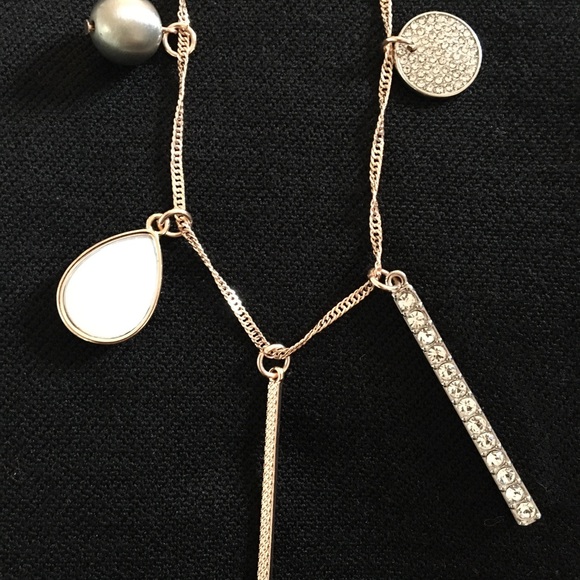 Reitmans Pendant Cluster Necklace - Picture 4 of 7